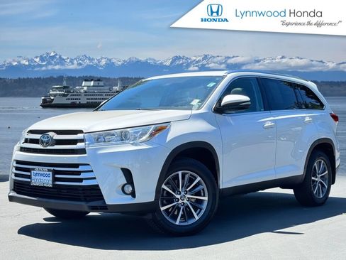 Used 2019 Toyota Highlander XLE AWD/4WD image 1