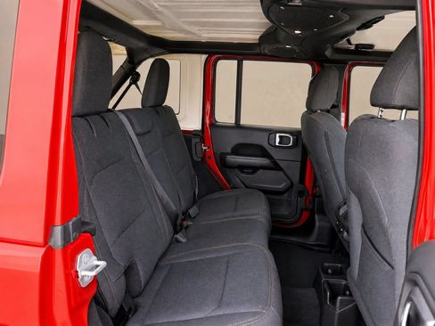 Used 2025 Jeep Wrangler Unlimited Sahara AWD/4WD image 13