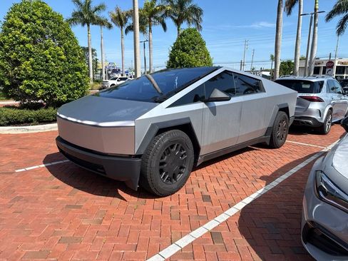 Used 2024 Tesla Cybertruck AWD Crew Cab image 2