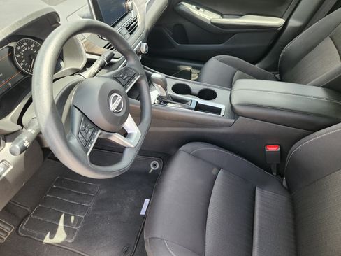 Used 2025 Nissan Altima 2.5 SV FWD image 13