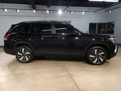 Used 2024 Volkswagen Atlas SE FWD image 8