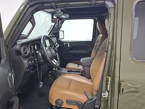 Used 2023 Jeep Wrangler Unlimited Sahara w/ Cold Weather Group AWD/4WD image 8