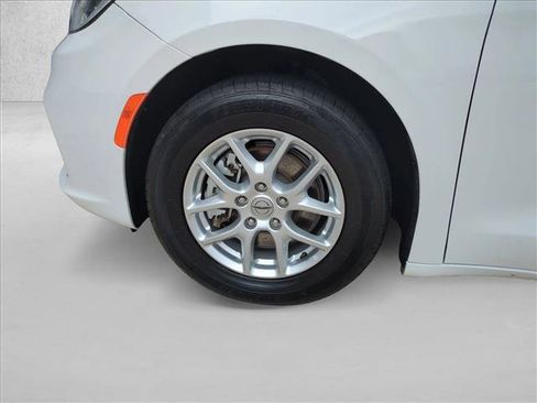 Used 2022 Chrysler Pacifica Touring-L FWD image 23