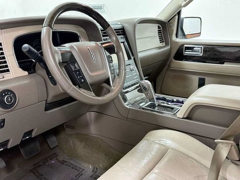 Used 2015 Lincoln Navigator 4WD image 12