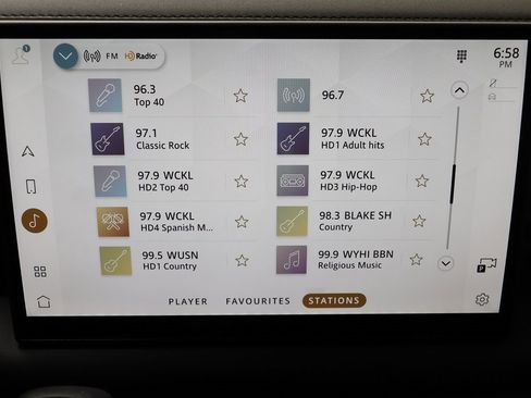 Used 2025 Land Rover Defender 110 X-Dynamic SE image 9