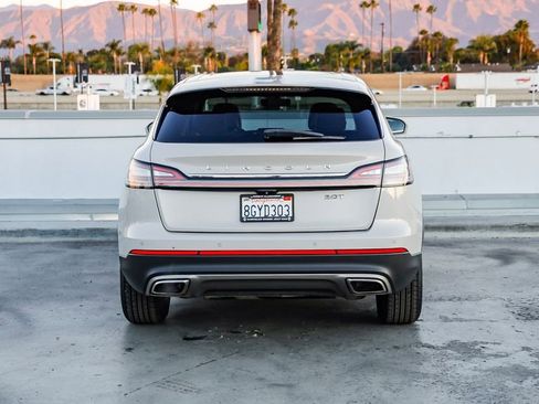 Used 2019 Lincoln Nautilus Select image 8