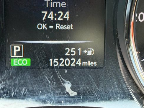 Used 2017 Nissan Rogue SV AWD/4WD image 16