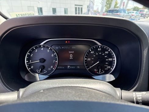 Used 2025 Nissan Frontier SV RWD image 34