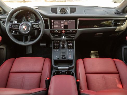 Certified 2026 Porsche Macan image 12