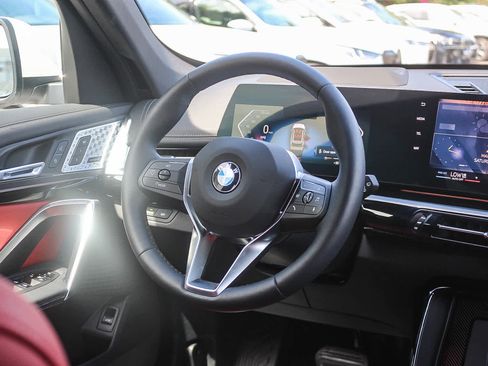 Used 2025 BMW X1 xDrive28i w/ Premium Package image 15