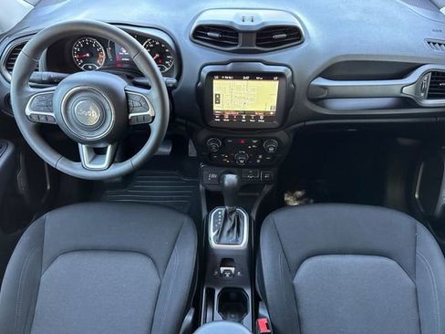 Used 2023 Jeep Renegade Latitude AWD/4WD image 15