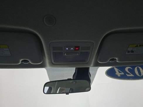 Used 2024 Hyundai Venue Limited image 28