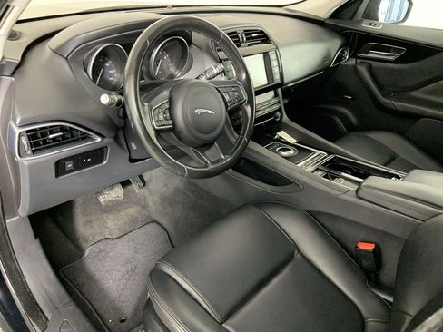 Used 2018 Jaguar F-PACE Premium image 27