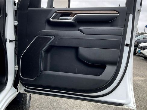 Used 2024 Chevrolet Silverado 2500 LT w/ Convenience Package image 11