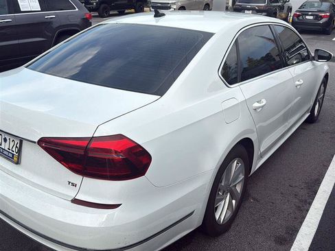 Used 2018 Volkswagen Passat 2.0T SE FWD image 5