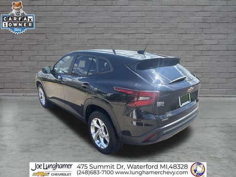 Used 2024 Chevrolet Trax LS w/ LS Convenience Package FWD image 6