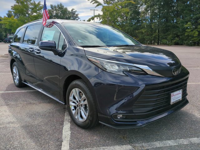 New 2026 Toyota Sienna XLE AWD/4WD image 2