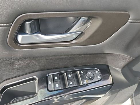 Used 2022 Nissan Pathfinder SV image 22