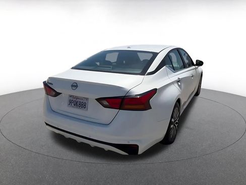 Used 2025 Nissan Altima 2.5 SV FWD image 15