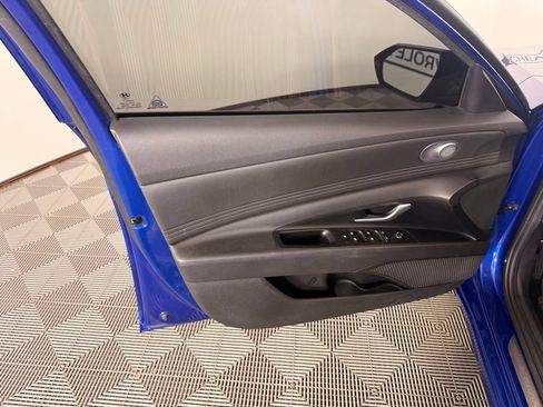 Used 2023 Hyundai Elantra SEL w/ Convenience Package FWD image 16