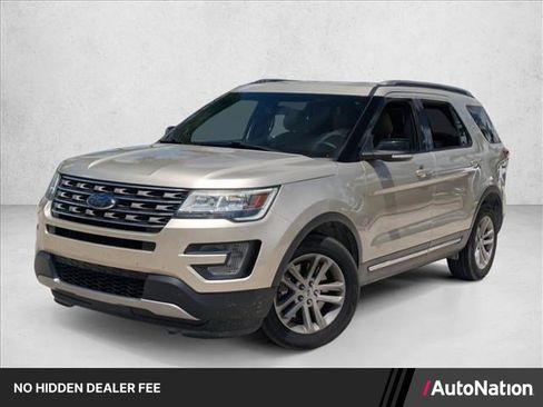 Used 2017 Ford Explorer XLT w/ Equipment Group 201A FWD image 1