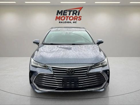 Used 2019 Toyota Avalon Limited image 2