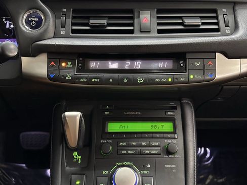 Used 2016 Lexus CT 200h image 28