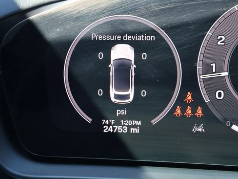Certified 2024 Porsche Cayenne Coupe AWD/4WD image 21