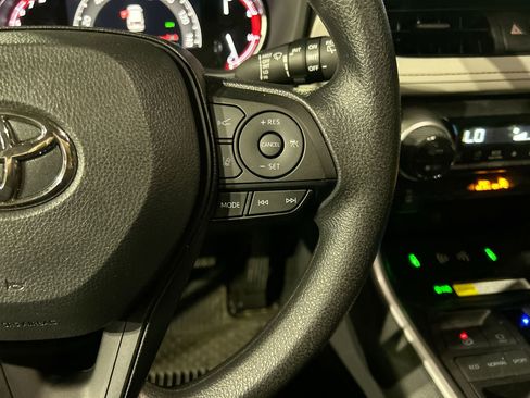 Used 2025 Toyota RAV4 XLE image 21