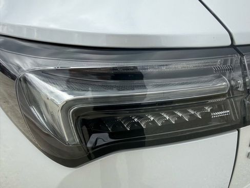 Used 2023 Buick Envision Avenir image 10