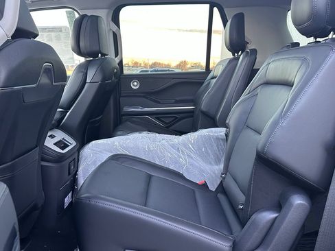 New 2025 Lincoln Navigator Reserve AWD/4WD image 14