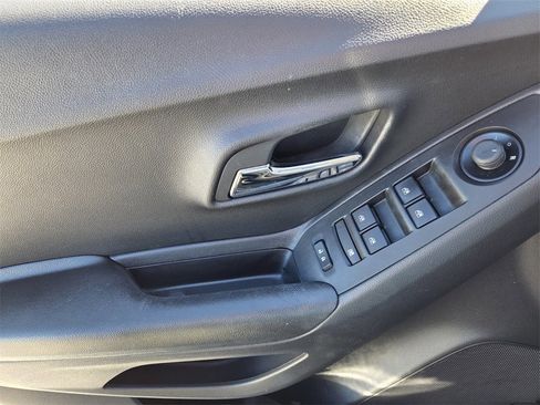 Certified 2022 Chevrolet Trax LT w/ LT Convenience Package image 21