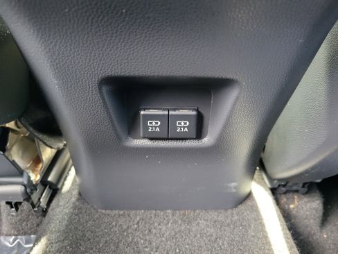 Used 2019 Toyota RAV4 XLE Premium image 16