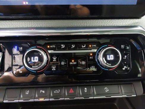 New 2025 GMC Sierra 3500 Denali w/ Denali Reserve Package image 21