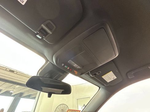 Used 2025 Chevrolet Equinox LT FWD image 78