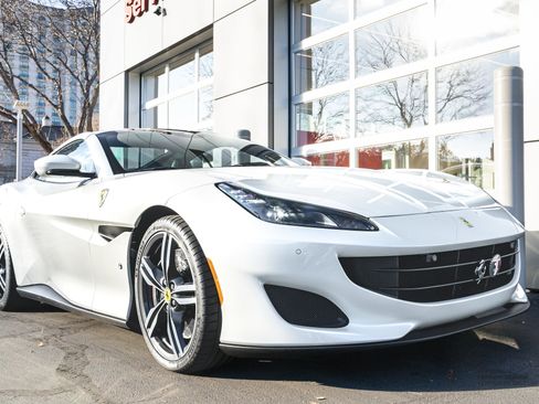 Certified 2020 Ferrari Portofino image 9