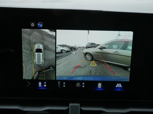 New 2026 Chevrolet Equinox LT w/ Convenience Package II AWD/4WD image 10