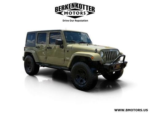 Used 2013 Jeep Wrangler Unlimited Sahara w/ Connectivity Group AWD/4WD image 1