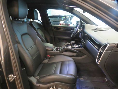 Used 2019 Porsche Cayenne image 25