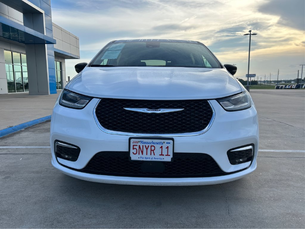 Used 2024 Chrysler Pacifica Touring-L FWD image 19