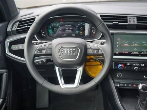 New 2025 Audi Q3 2.0T Premium image 9