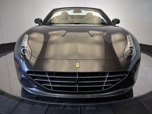 Used 2015 Ferrari California T image 40