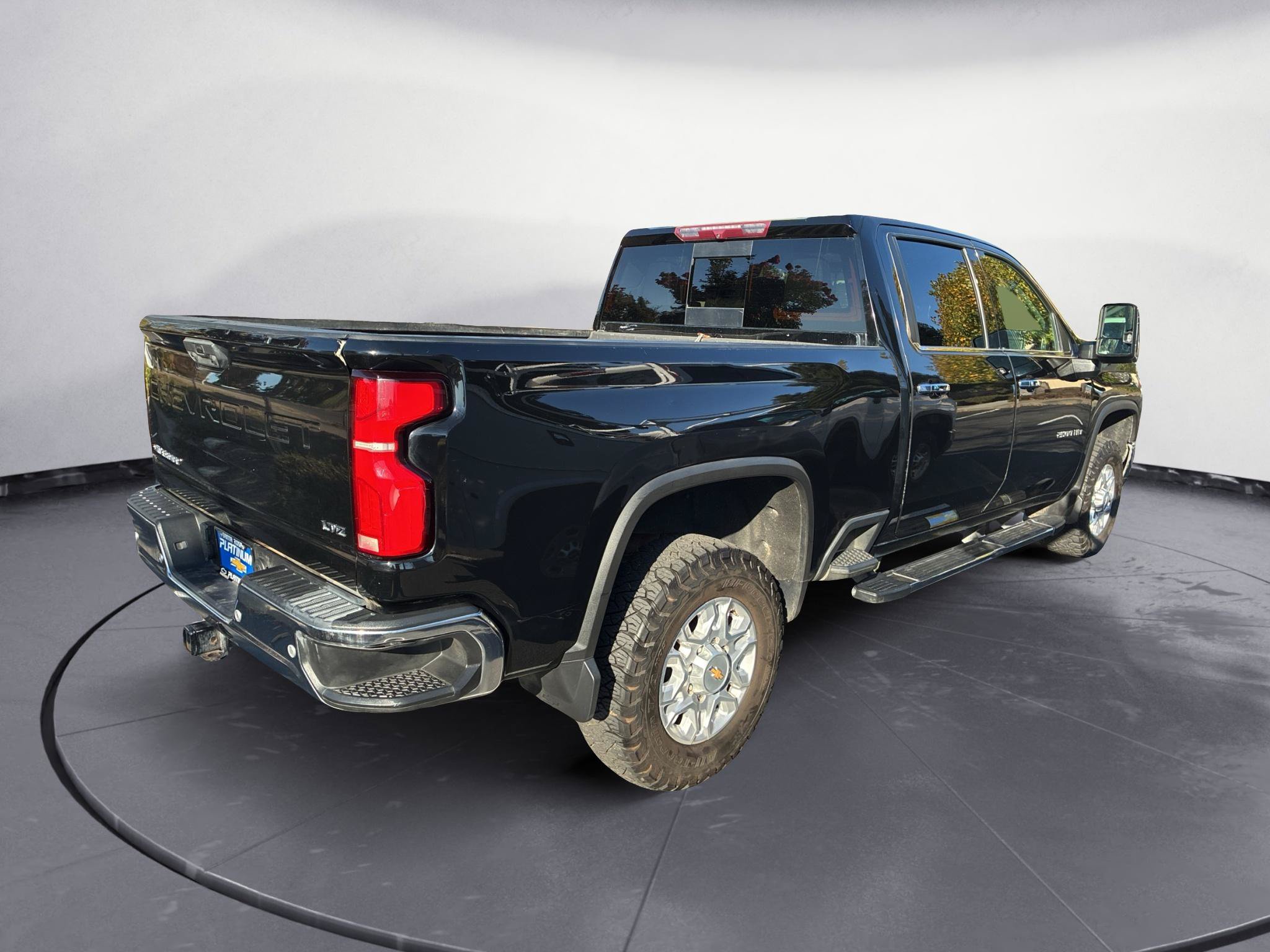 Used 2024 Chevrolet Silverado 2500 LTZ w/ LTZ Plus Package AWD/4WD image 6