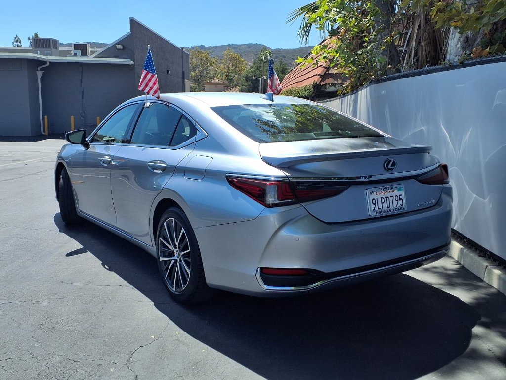 Used 2024 Lexus ES 300h w/ Premium Package FWD image 6