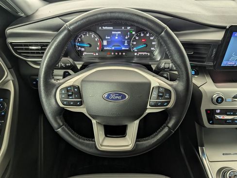 Certified 2021 Ford Explorer XLT w/ Equipment Group 202A RWD image 17
