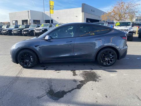 Used 2021 Tesla Model Y Long Range image 8