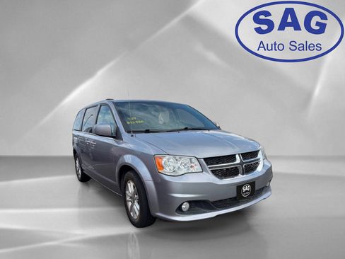 Used 2019 Dodge Grand Caravan SXT FWD image 2