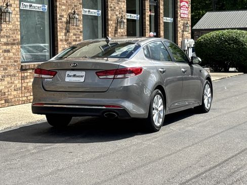 Used 2018 Kia Optima LX w/ 17" Alloy Wheels Package FWD image 5