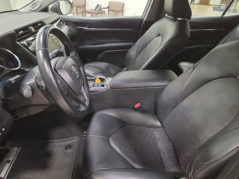 Used 2018 Toyota Camry XSE image 12