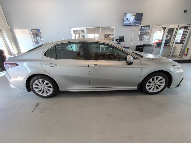 Used 2024 Toyota Camry SE FWD image 6